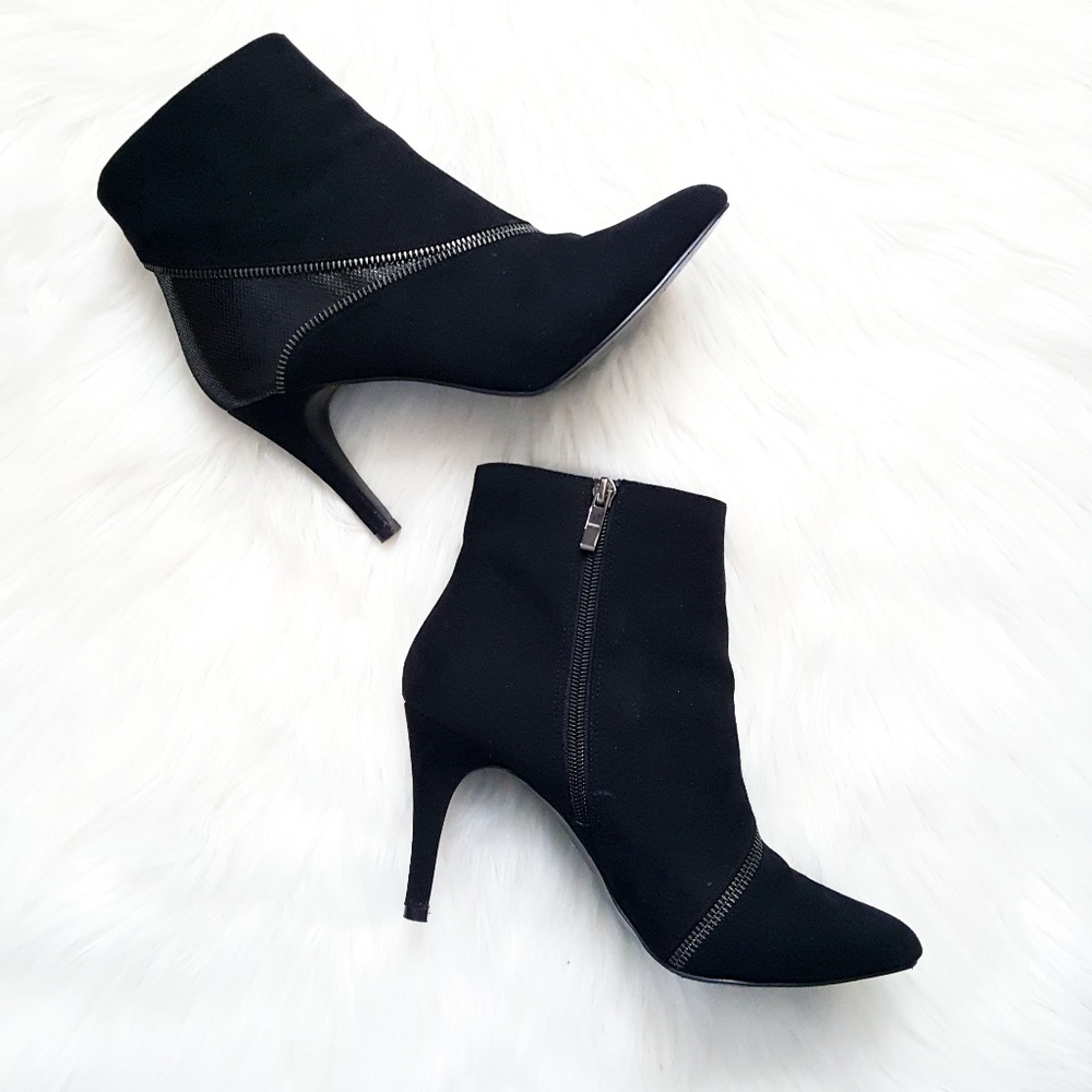 Coach and Four zipper black ankle boot size 8.5